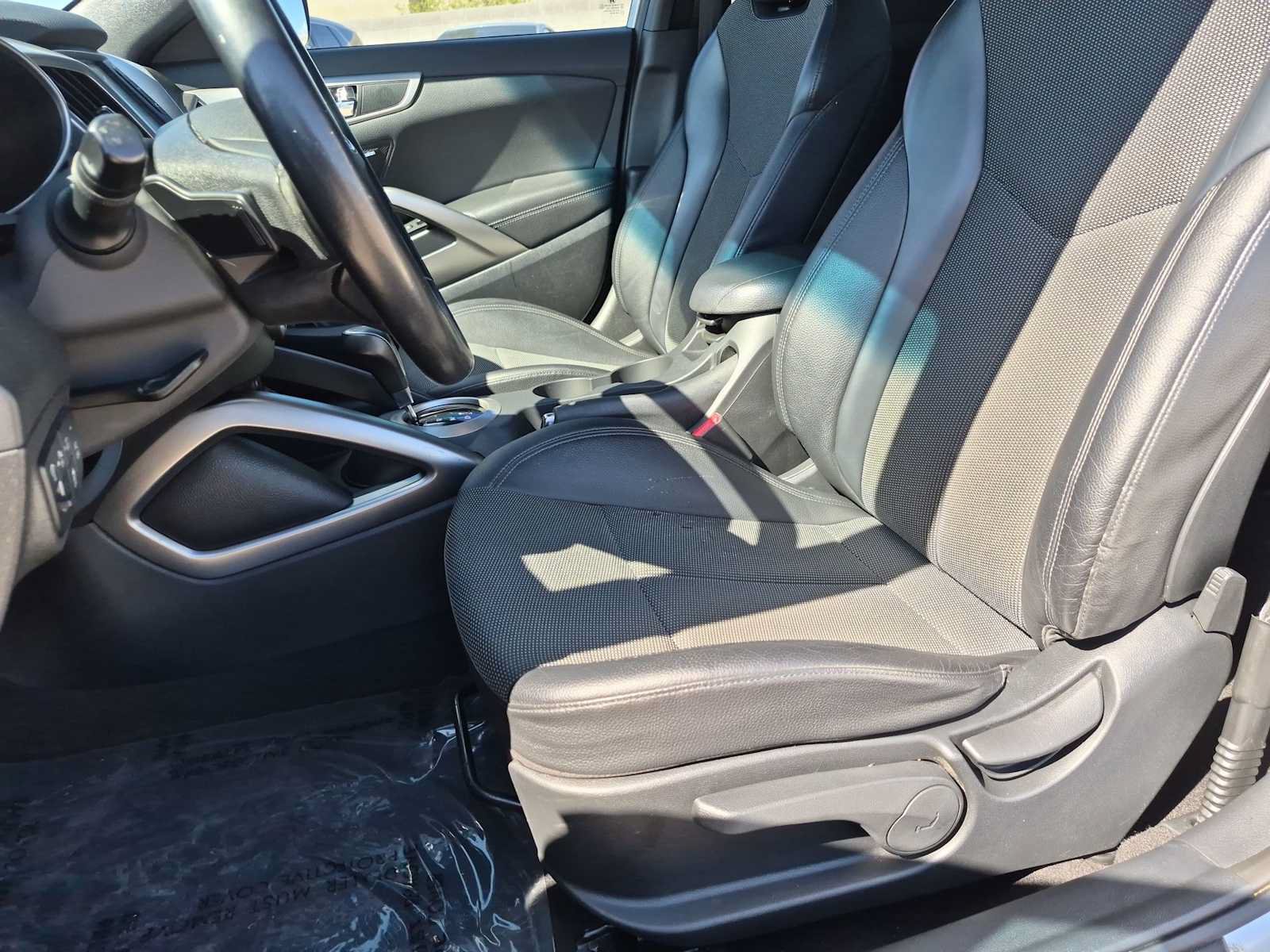 Used 2016 Hyundai Veloster w/ Option Group 03 FWD image 15