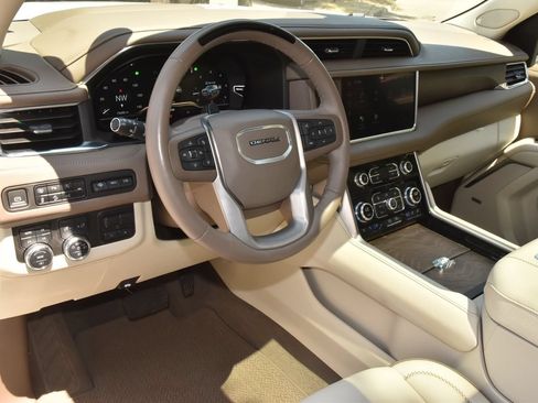 Used 2024 GMC Yukon XL Denali w/ Advanced Technology Package AWD/4WD image 38