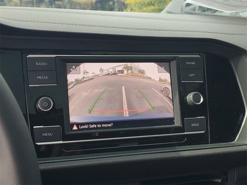 Used 2022 Volkswagen Jetta SE image 22