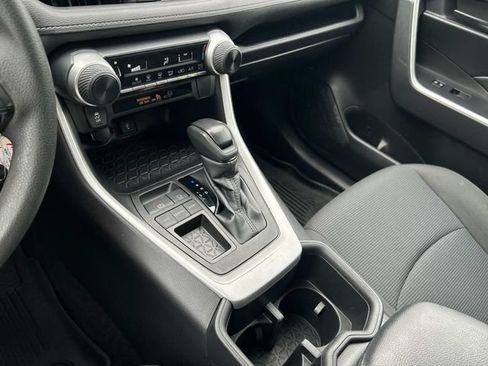Used 2022 Toyota RAV4 LE FWD image 23