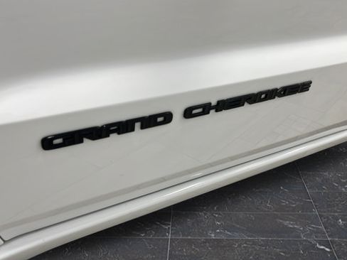 Used 2018 Jeep Grand Cherokee Altitude AWD/4WD image 39