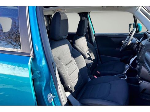 Used 2020 Jeep Renegade Latitude w/ Cold Weather Group image 8