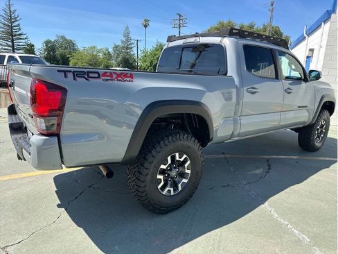 Used 2018 Toyota Tacoma TRD Off-Road w/ Technology Package image 7