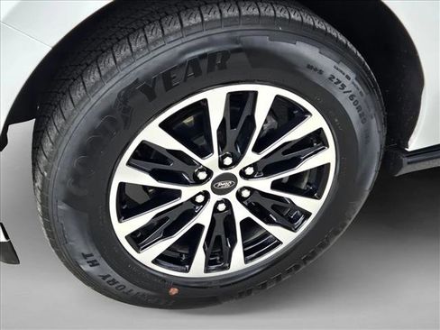 Used 2025 Ford Expedition Max Platinum image 23