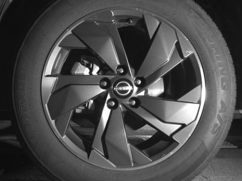 Used 2025 Nissan Rogue SV AWD/4WD image 12