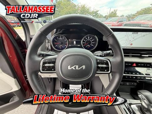 Used 2024 Kia Carnival EX FWD image 21
