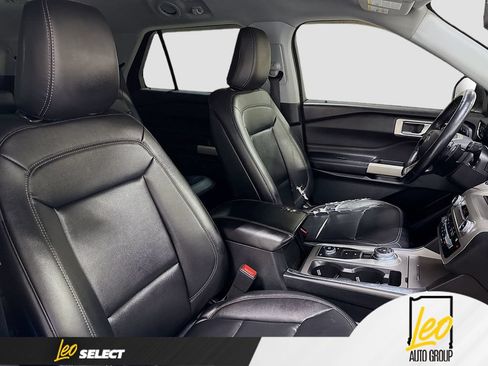 Used 2020 Ford Explorer XLT w/ Equipment Group 202A AWD/4WD image 31
