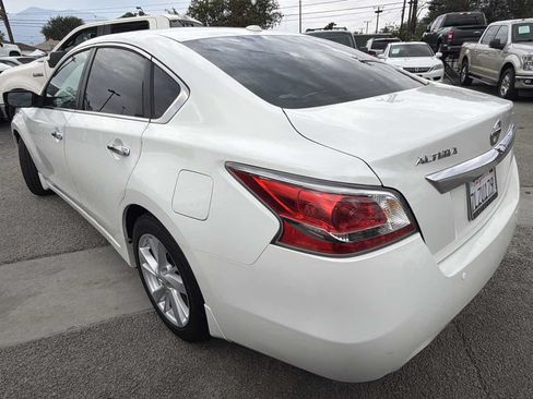 Used 2015 Nissan Altima 2.5 SV FWD image 3