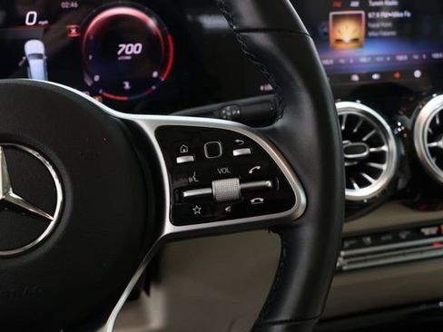 Used 2022 Mercedes-Benz GLB 250 4MATIC image 19
