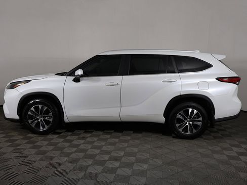 Used 2023 Toyota Highlander XLE image 18