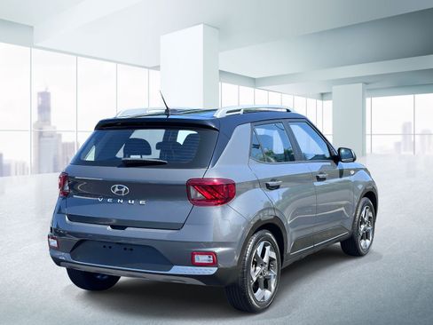 Used 2023 Hyundai Venue Limited w/ Cargo Package FWD image 4