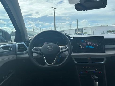 New 2025 Volkswagen Taos SE w/ Panoramic Sunroof Package image 45