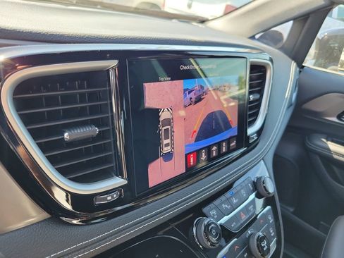 New 2025 Chrysler Pacifica Select FWD image 17