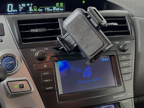 Used 2013 Toyota Prius V Five image 27