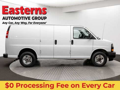 Used 2021 Chevrolet Express 2500 RWD image 4