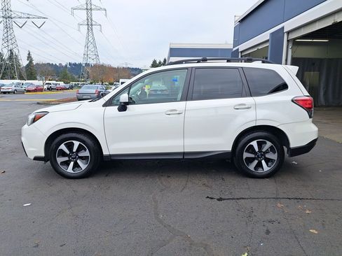 Used 2017 Subaru Forester 2.5i Premium image 2