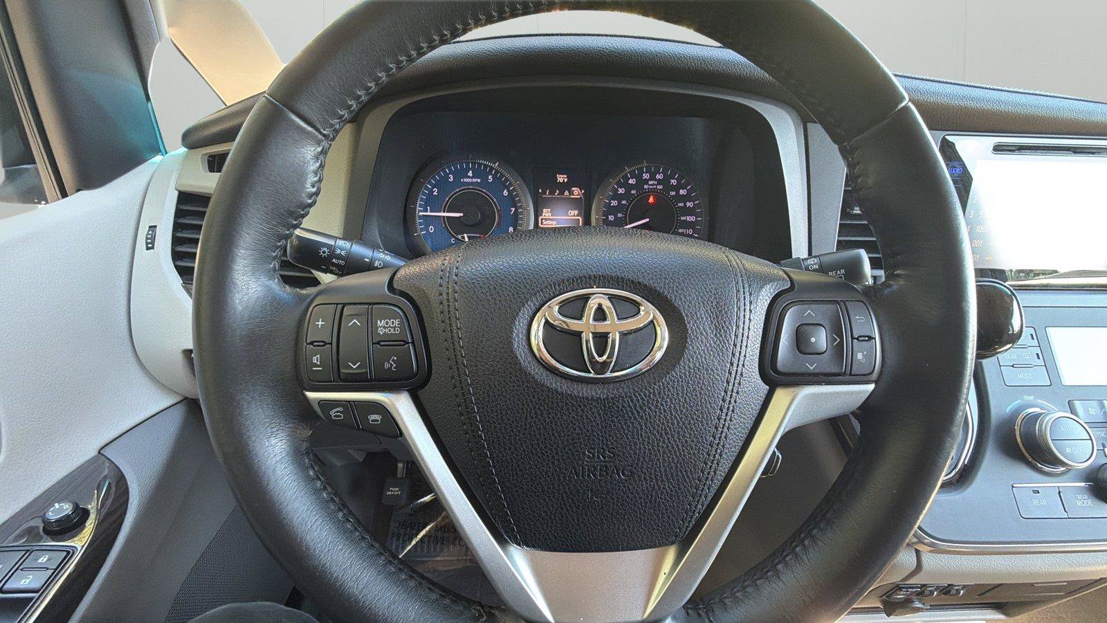 Used 2017 Toyota Sienna XLE w/ Cargo Management Package FWD image 22
