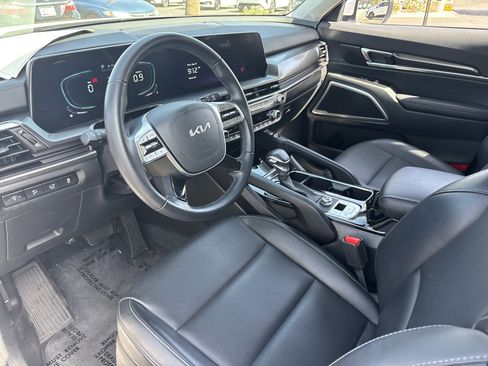Used 2025 Kia Telluride S FWD image 17