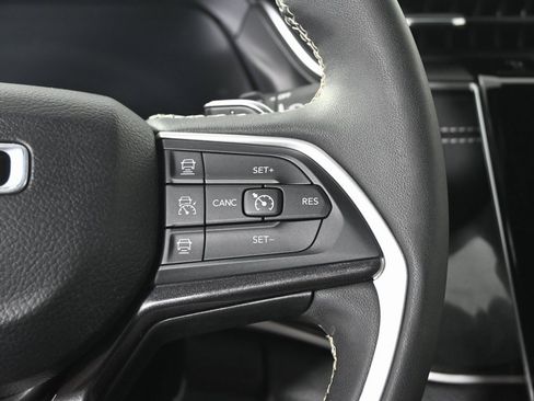 Used 2023 Jeep Grand Cherokee Altitude image 35