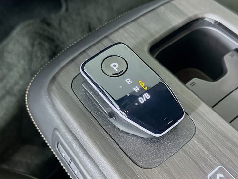 Used 2025 Nissan Ariya FWD image 25