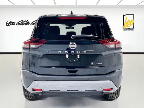 Used 2023 Nissan Rogue SL w/ SL Premium Package image 6