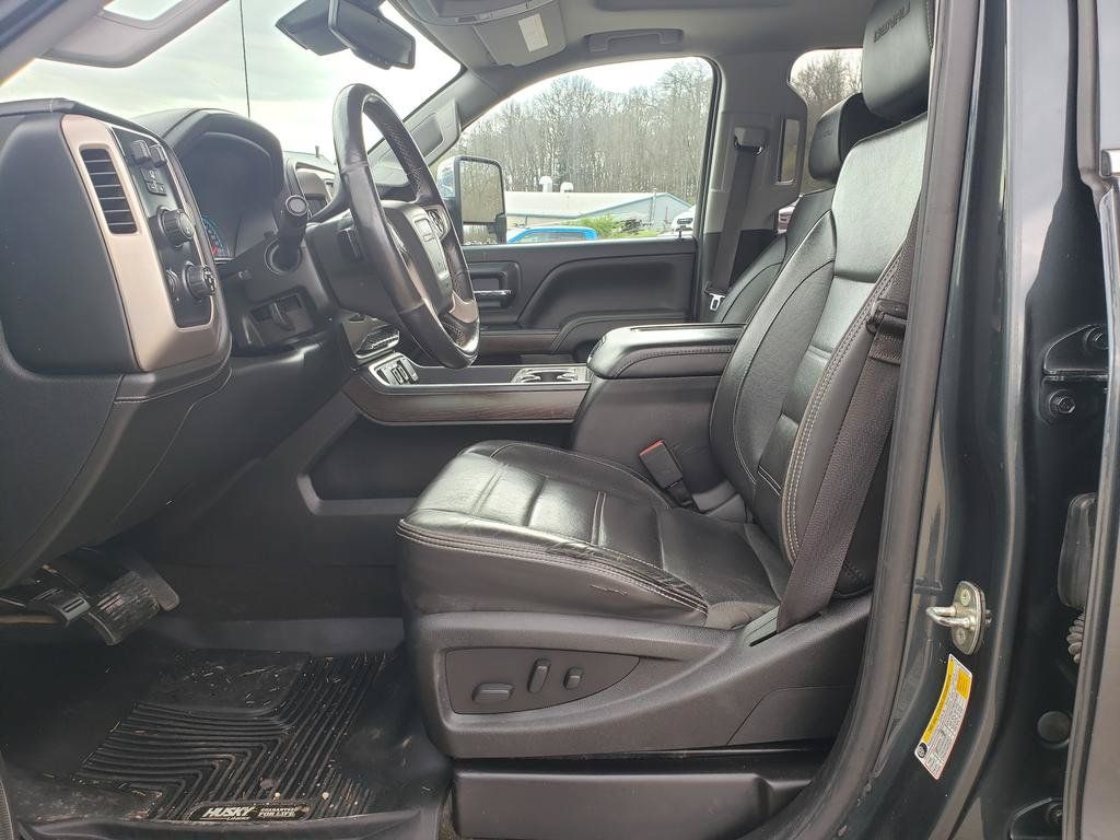Used 2018 GMC Sierra 2500 Denali w/ Duramax Plus Package AWD/4WD image 10