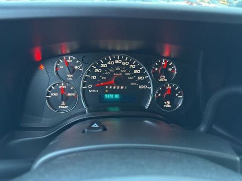 Used 2024 Chevrolet Express 2500 image 12