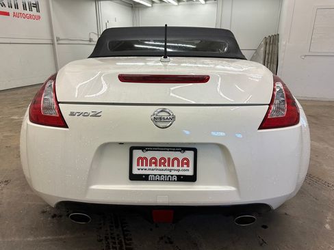 Used 2018 Nissan 370Z Touring Sport RWD image 18
