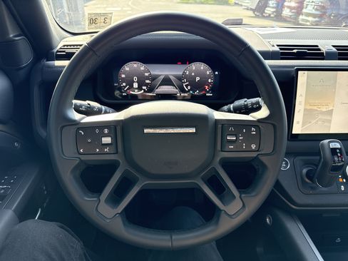 Used 2025 Land Rover Defender 110 X-Dynamic SE AWD/4WD image 19