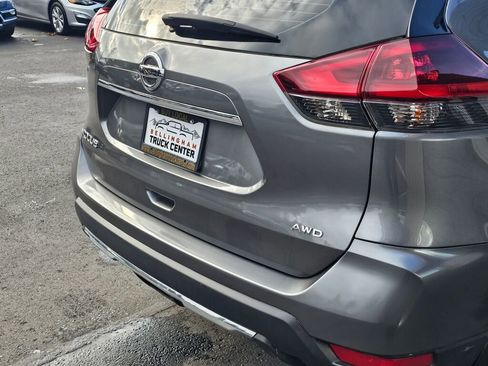 Used 2018 Nissan Rogue S image 14