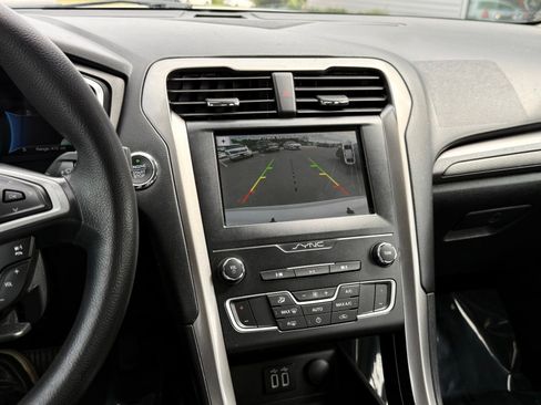 Used 2019 Ford Fusion SE FWD image 32