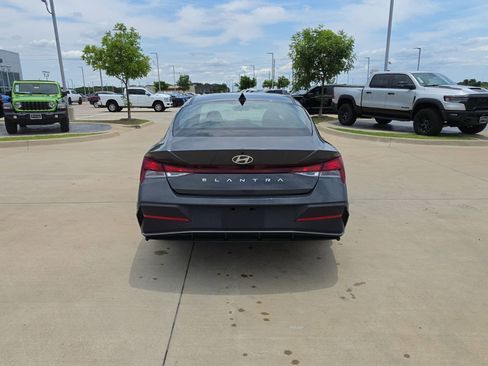 Used 2024 Hyundai Elantra SEL FWD image 4