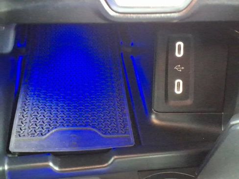 Used 2025 Mercedes-Benz GLC 300 image 8