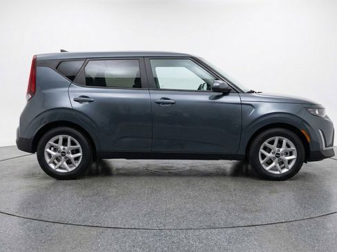 Used 2025 Kia Soul LX w/ LX Technology Package FWD image 11