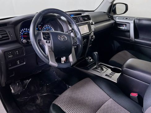 Certified 2018 Toyota 4Runner SR5 AWD/4WD image 9