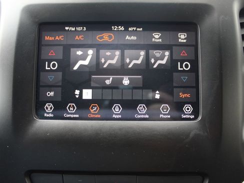 Used 2019 Jeep Cherokee Latitude Plus w/ Comfort/Convenience Group AWD/4WD image 29