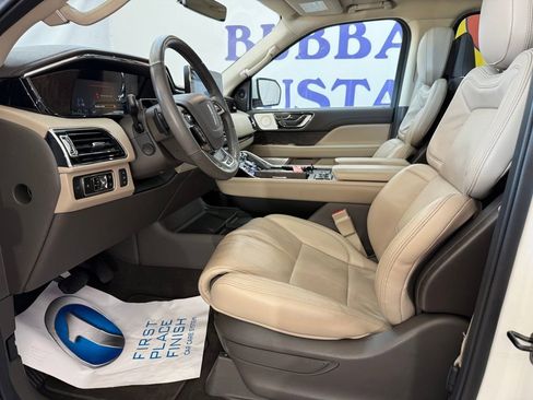 Used 2023 Lincoln Navigator Reserve image 11