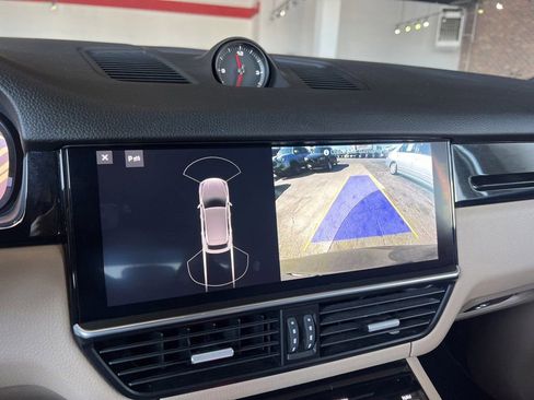 Used 2020 Porsche Cayenne image 6