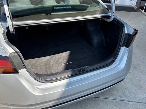Used 2025 Nissan Altima 2.5 SV FWD image 25