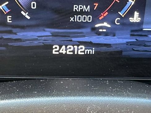 Used 2025 Chevrolet Suburban Z71 AWD/4WD image 36