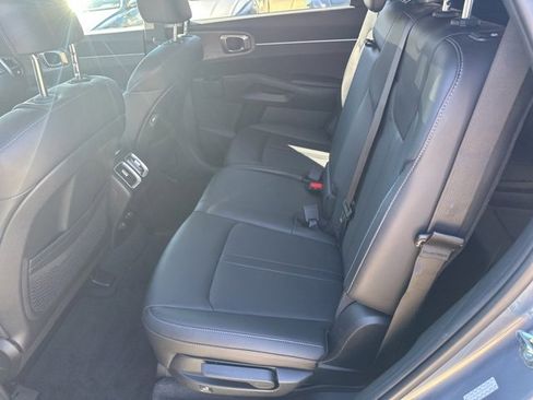 Used 2023 Kia Sorento S w/ Panoramic Sunroof Package image 13