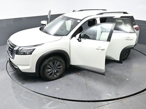 Used 2024 Nissan Pathfinder SV image 65