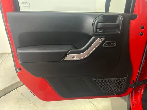 Used 2017 Jeep Wrangler Unlimited Rubicon w/ Connectivity Group image 25