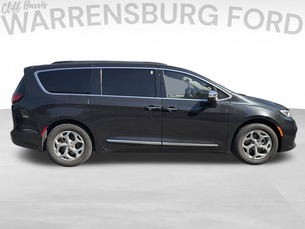 Used 2023 Chrysler Pacifica Limited FWD image 8