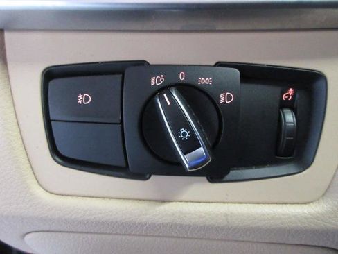 Used 2017 BMW 330i xDrive Sedan w/ Premium Package AWD/4WD image 11