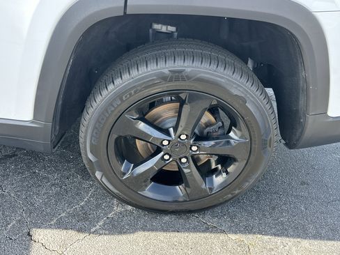 Used 2024 Jeep Grand Cherokee L Limited w/ Luxury Tech Group II image 23