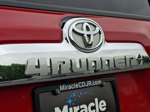 Used 2024 Toyota 4Runner Limited AWD/4WD image 31