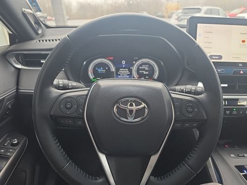 Used 2024 Toyota Venza Limited image 17