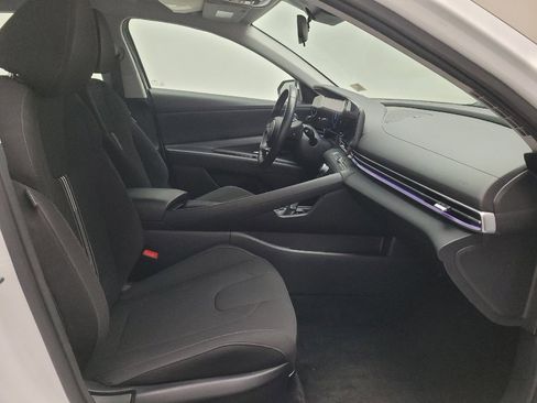 Used 2025 Hyundai Elantra SEL FWD image 21