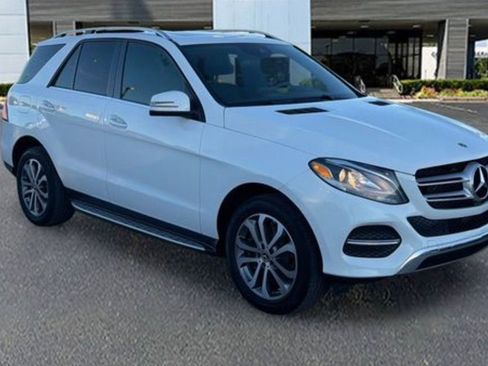 Used 2019 Mercedes-Benz GLE 400 4MATIC image 16